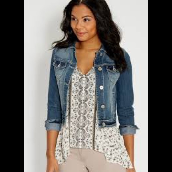 Maurices Cropped Denim Jacket Size 4 